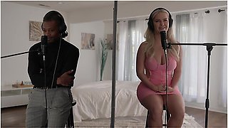 Curvy Blonde Babe Slimthick Vic Takes On Chris Blaccwoods Long & Hard Cock