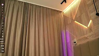 Brunette Tranny jerking in hard dick in solo Webcam