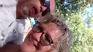 sa voisine lui tire une pipe sur sa terrasse