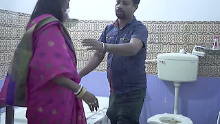 Lalit mistri nal thik krne aaya tha, akeli bhabhi ko pel diya