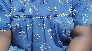 Indian hot babe start doing masturbation while studying