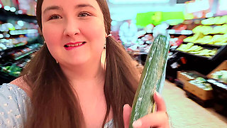 British BBW Housewife Uses Asda Cucumber for Solo Food Play