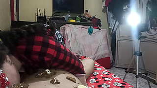 I play extreme with food with my husband: I lick cake and swallow his milk.