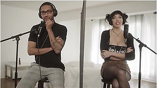 Kinky Big Breasted Queen Little Puck Shakes Things Up With Mickey Mod