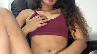 Before Going to the Gym I Warm up and Fuck My Tight Pussy