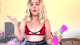 Amateur Webcam Cute Teen Plays Solo with Big