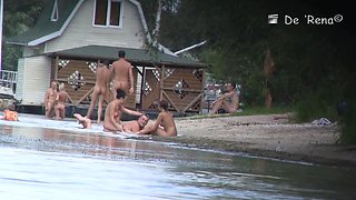 Thrilling beach voyeur scenes of sexy naked people
