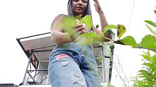 Isabel Spots Tiny Guy in Her Outdoor Garden