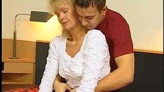 german hairy mature blonde troia bello duro per bene in fondo al culo e spacca tutto