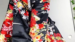 Hot pussy spreading close up for solo toying stunner