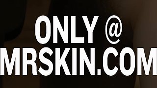 Mr Skin's Answering the Door Nude Celebrity Clips