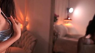 Brunette Solo Webcam Masturbation