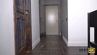 Debt4k. hotty sits on face, sucks and rides schlong of surpris