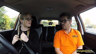 Giggly marketing student Satin Spank banged in the car