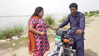 Tharik bike driver desi aunty hot