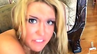 Thug stretches the hot big booty of a stunning blondie