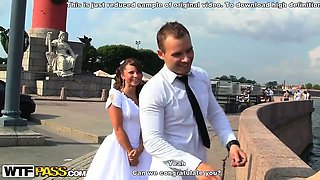 Teen bride gives head in the car