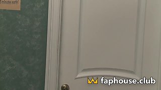 Tempting secretary fucks her ginormous cocked chief in the