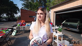 Lucy's Wild Yard Passion in a Public Flashy Encounter