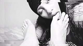 It Feels so Good to Lick His Feet