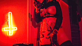 Red light, phone call, anal masturbation