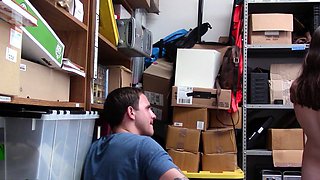 Thief offers his teen GFs pussy to a cop