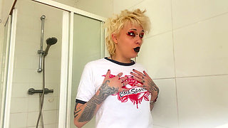 Custom) Scraping My Tongue for the Boy That Likes Me