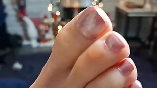 Stepmom Naasha Loves Getting Messy With A Footjob