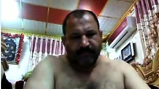 Punheta do maduro arabe