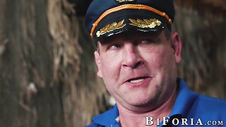 Busty slut Nickey Huntsman takes double dick spitroast