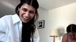 Solo girls masturbate to orgasm for