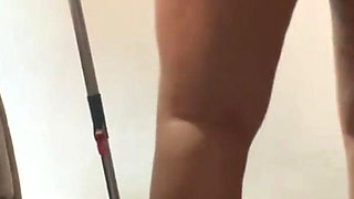 Maid Cleaning the Boss's Room Full of Horny to Give Her Pussy