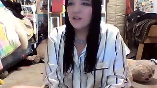 Amateur webcam girl masturbate big dildo