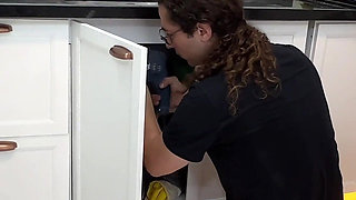 It Hurt! but This Young Married Woman, with a Tight Anus, Had Anal Sex with the Carpenter