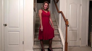 American milf Jayden Matthews gets turned on in pantyhose