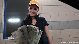 Even having seen her in other porn films But this time, she is really natural.: Porn