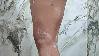 Desi MILF fingering in bathroom hot nude full