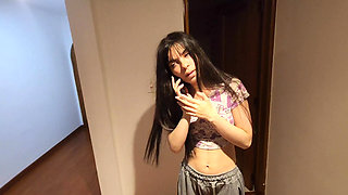 Desconicda Asks Me for a Favor, and I End up Her in My Apartment