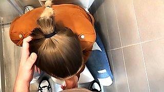 Deep-throat, amateur facefuck, bathroom sex