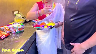 Holi Mein Bhabhi Ki Kholdi Choli aur Chud Ke Boli Happy Holi!!!!!!!!!!!!!!!!