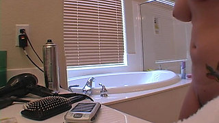 Solo Dream Babes Andi in the Tub