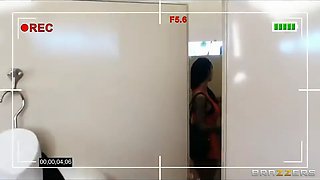 Slutty shopper is fucked in the changing room