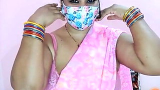 aunty showing Sexy armpits