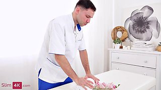 The beautys massage ends with deep anal sex