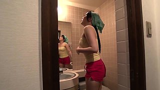 Yuka Wakatsuki is doing her business in the toilet,