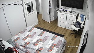 Sensual amateur shares passionate teens bed encounters