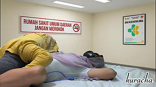 Hot chubby nurse came to a doctor to fucked him.