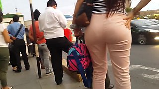 SEXY junior LOOKING FOR BUS