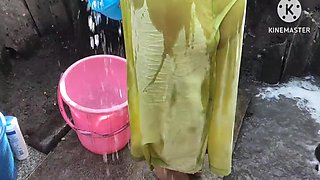 Anita Ki Hot Look Of Bathing A