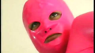 Sexy dame in pink rubber